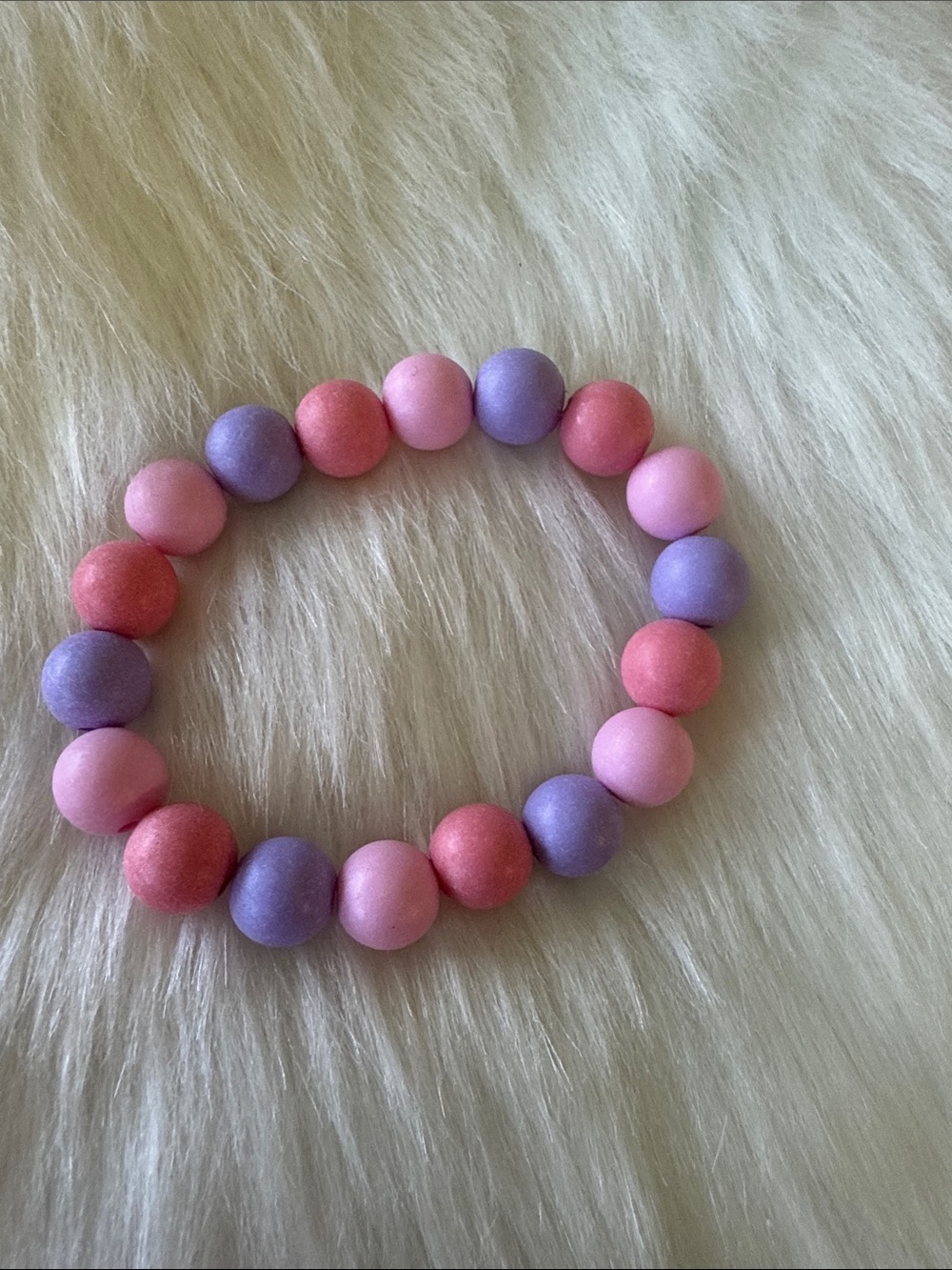 Stretch bracelet. Pastel beads.